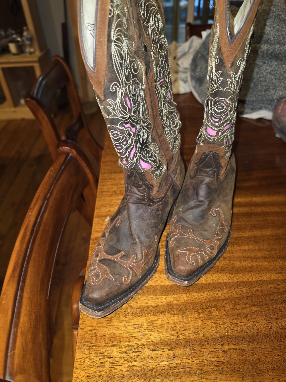 Brown Leather Women’s Western Boots with Pink Embroidery